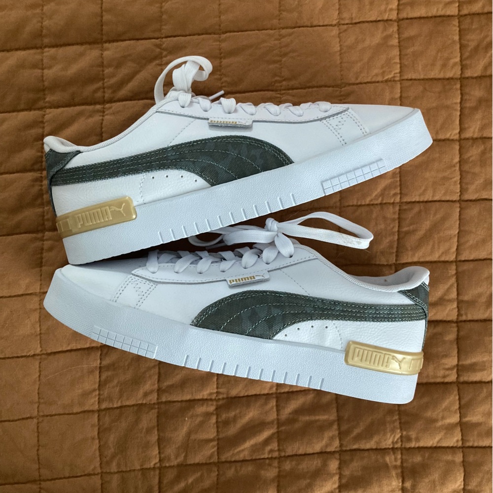 EC white/green Puma sneakers size 9.5